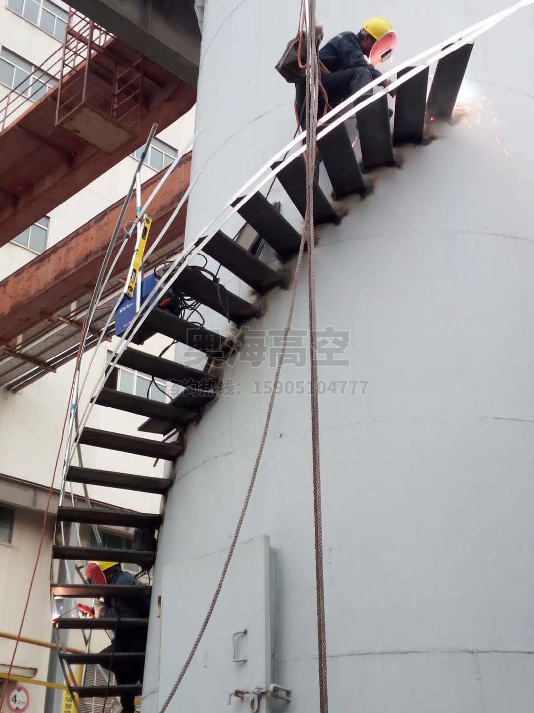 螺旋形爬梯安装